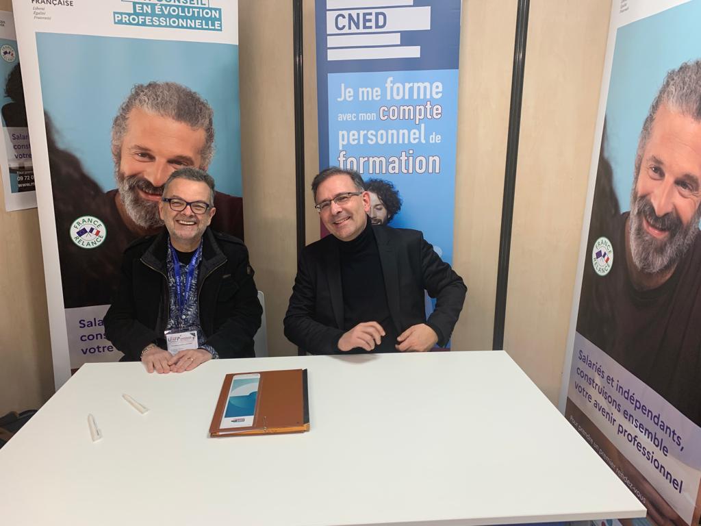 Signature convention Philippe Cottet, président Fédération CIBC et Jean-Noël Tronc, directeur général du CNED