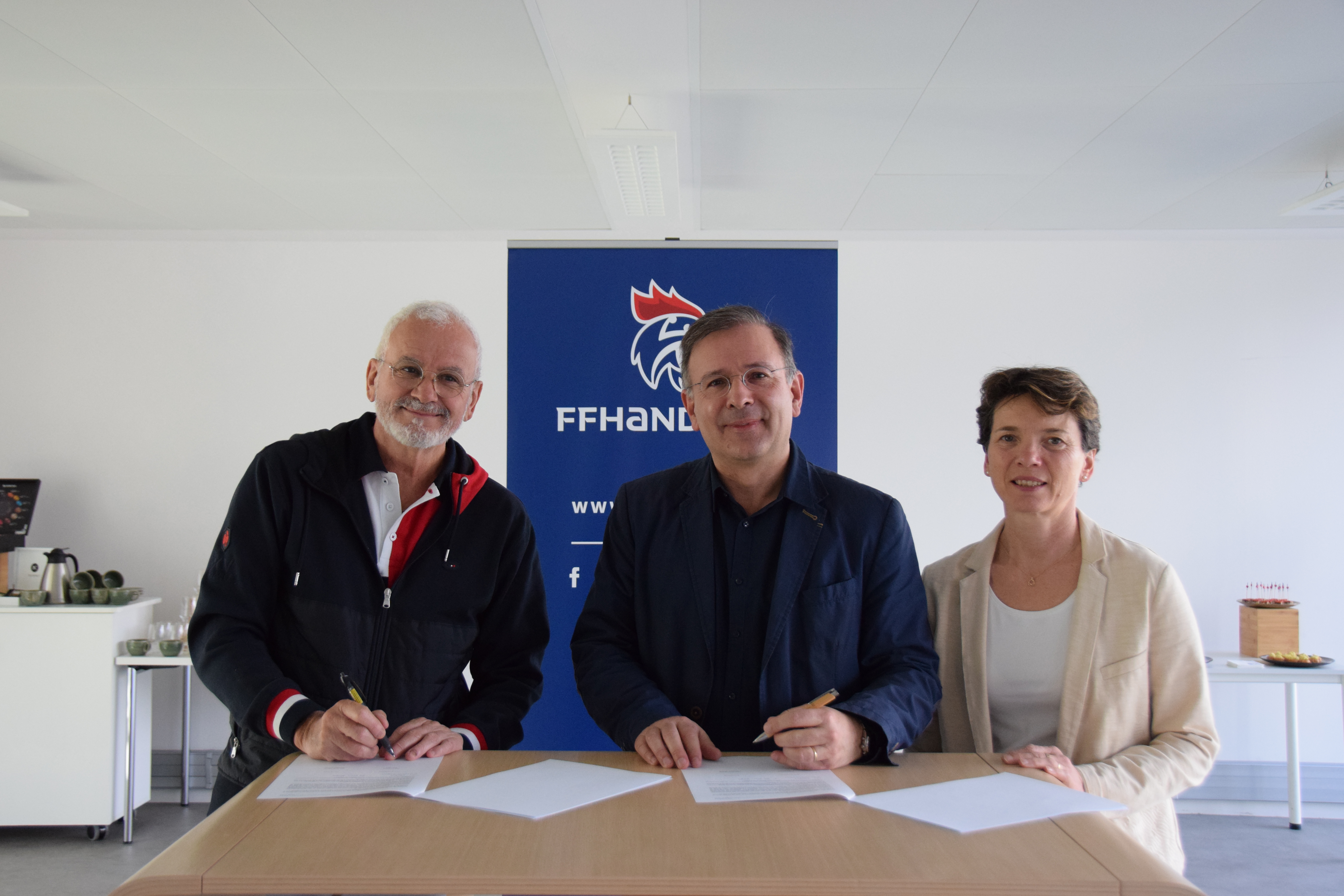 Signature de partenariat entre le Cned et la Fédération française de handball